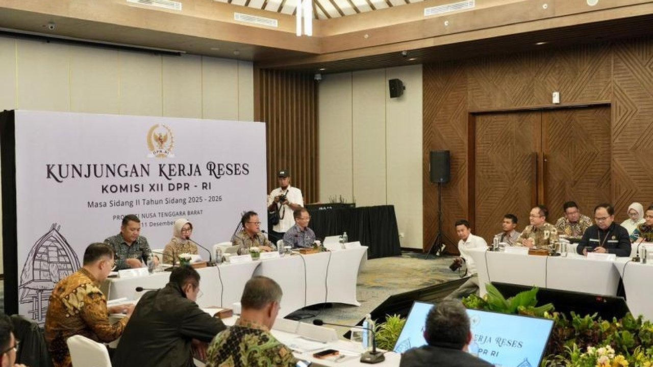 BPH Migas memastikan Pasokan BBM NTB Aman Jelang Nataru 2025-2026. Kunjungan kerja DPR dan BPH Migas mengungkap strategi mitigasi demi kelancaran distribusi di daerah wisata.