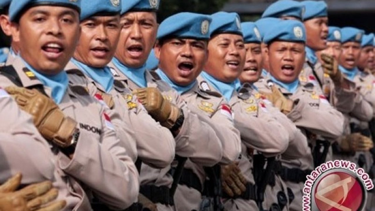 Guru Besar UNS Prof. Agus Riwanto tegaskan Polisi Jabat Jabatan Sipil wajib mundur dari Polri, meski Perpol Nomor 10 Tahun 2025 telah terbit. Apa alasannya?