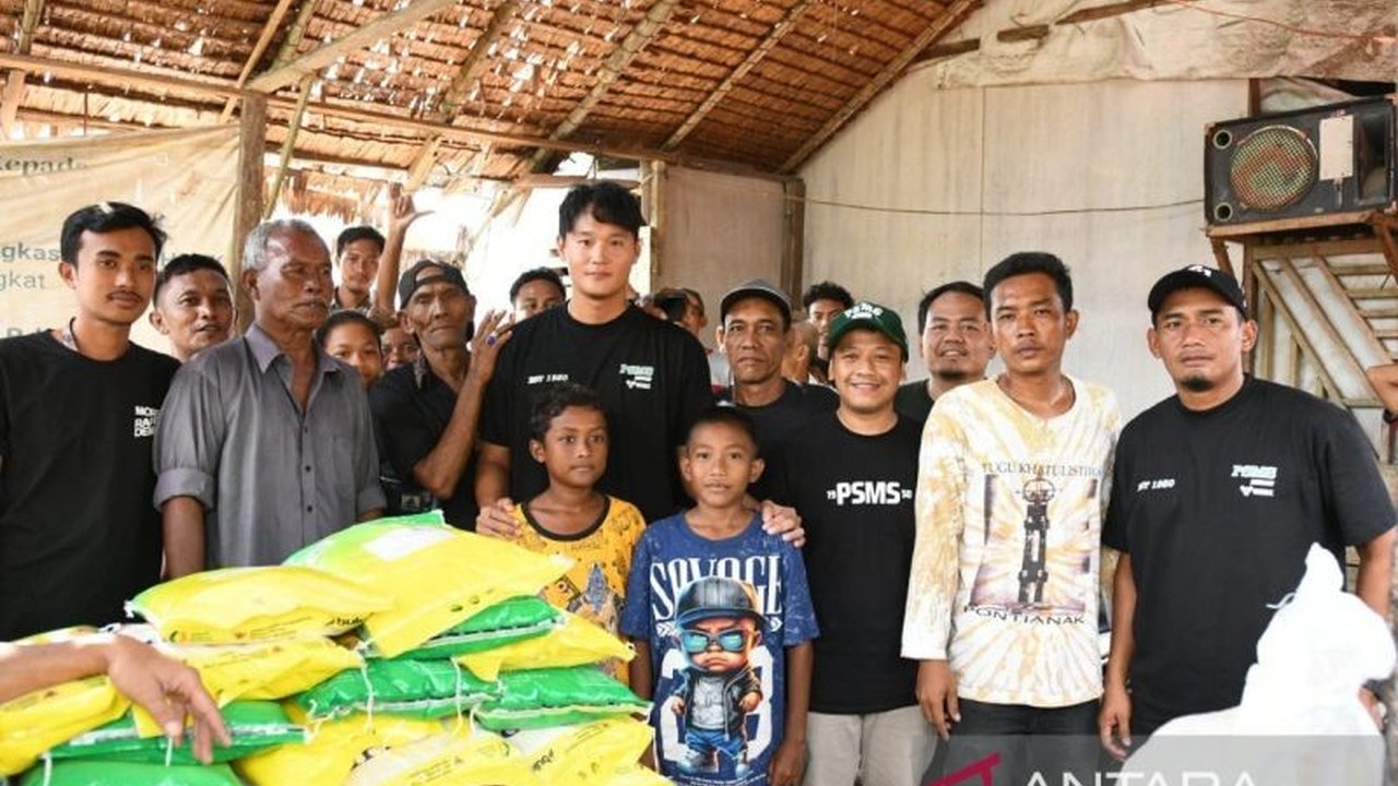 Manajemen PSMS Medan menunjukkan kepeduliannya dengan menyalurkan bantuan kemanusiaan kepada warga terdampak banjir di Kabupaten Langkat, Sumatera Utara, demi meringankan beban mereka.