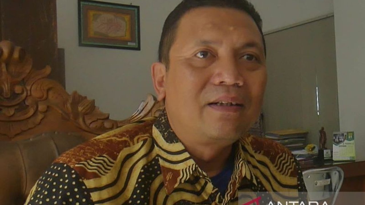 Penerapan smartboard di sekolah-sekolah Temanggung mempermudah guru memberikan materi pembelajaran yang interaktif dan efektif, meningkatkan kualitas pendidikan di daerah.