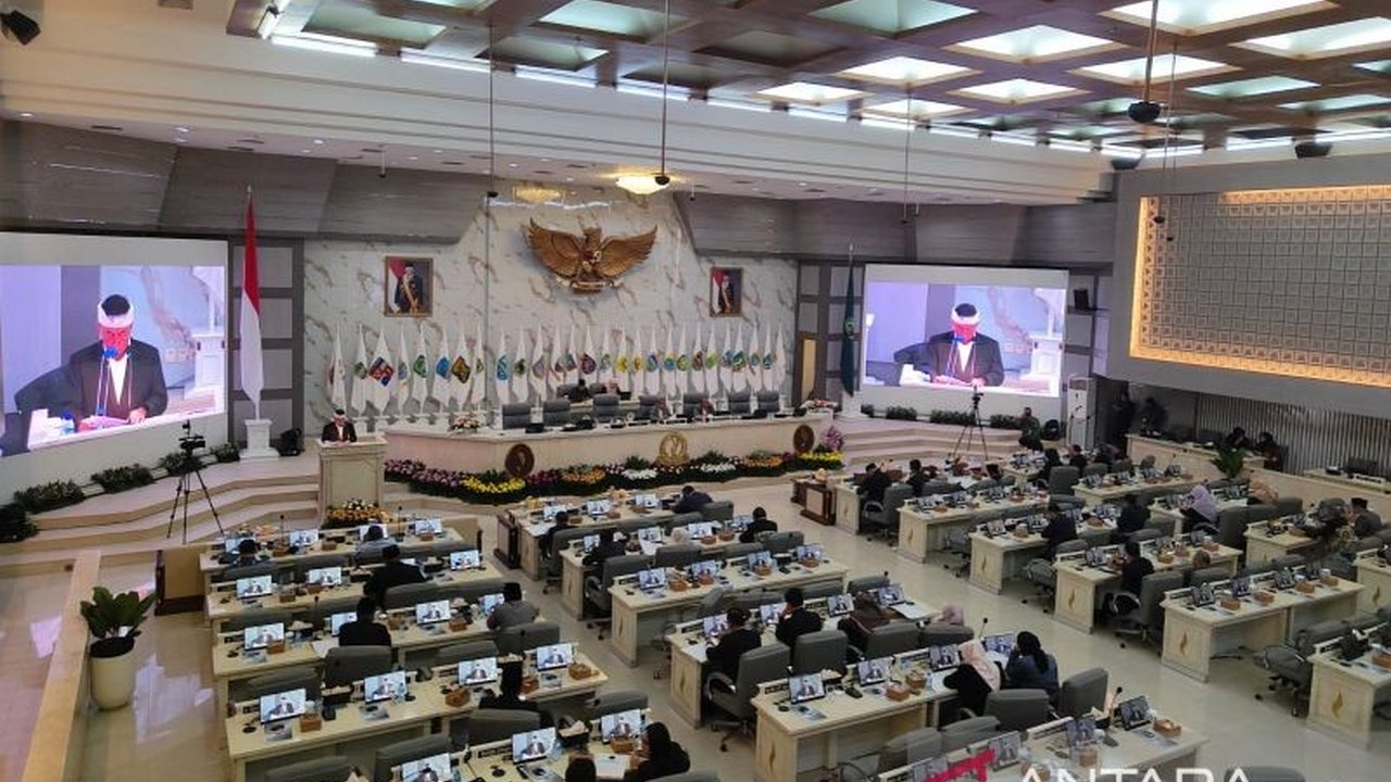 DPRD Jawa Barat secara resmi membentuk tiga Panitia Khusus (Pansus) untuk membahas Raperda penting, termasuk pajak daerah dan sumber daya air, hingga akhir 2025 demi regulasi berpihak masyarakat.