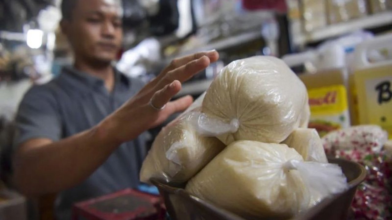 Badan Pangan Nasional (Bapanas) memastikan stok gula nasional berada dalam kondisi aman dan mencukupi hingga awal 2026, menjamin stabilitas pasokan dan harga menjelang Natal dan Tahun Baru.