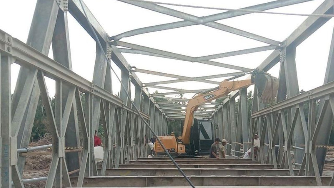 Kementerian PU mempercepat mobilisasi dan pemasangan Jembatan Bailey Aceh pasca bencana hidrometeorologi. Pemulihan konektivitas menjadi prioritas demi kelancaran aktivitas warga dan distribusi bantuan.