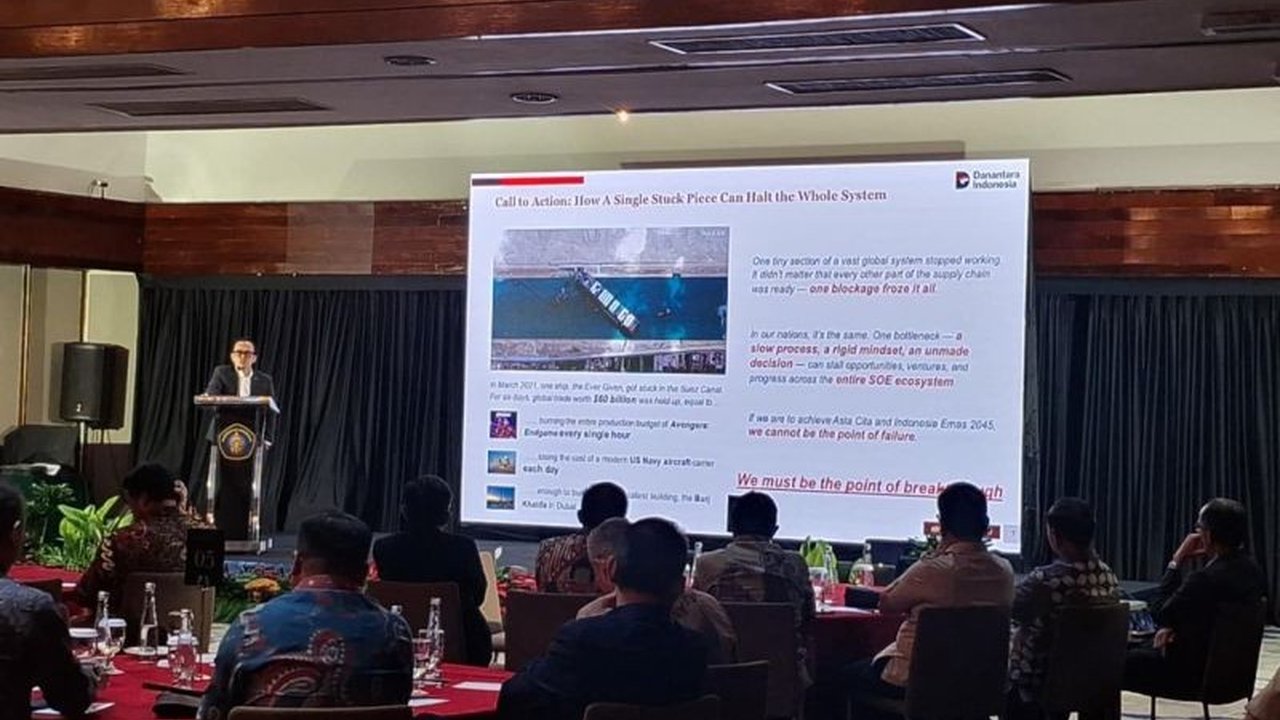 Badan Pengelola Investasi Danantara Indonesia menjamin tidak akan ada Pemutusan Hubungan Kerja (PHK) dalam proses Merger BUMN Tanpa PHK yang menargetkan konsolidasi 1.067 perusahaan menjadi 250 pada 2026.