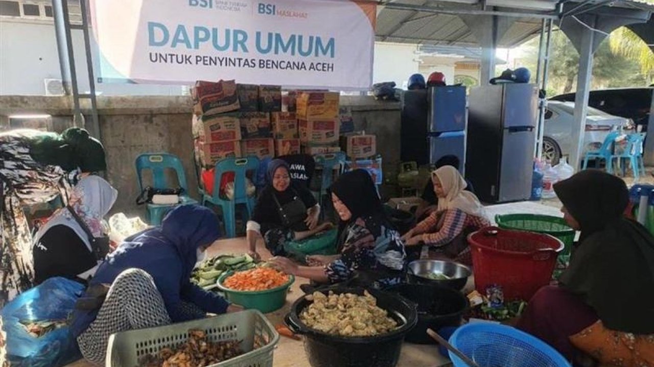 PT Bank Syariah Indonesia (BSI) menyalurkan total 78,7 ton bantuan kemanusiaan senilai Rp12 miliar bagi korban bencana hidrometeorologi di Sumatera, menegaskan komitmen Bantuan BSI Korban Bencana Sumatera.