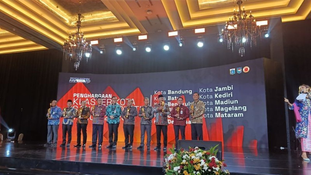 Kementerian Dalam Negeri (Kemendagri) menobatkan Kota Kediri Raih Predikat Sangat Inovatif pada Innovative Government Award (IGA) 2025, menandai peningkatan signifikan dari tahun sebelumnya.