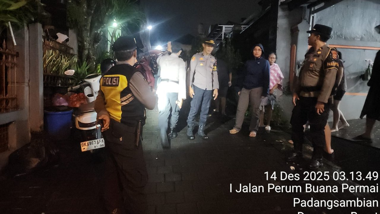 Banjir di perumahan di Jalan Buana Permai, Kelurahan Padangsambian, Kecamatan Denpasar Barat, Kota Denpasar, Bali