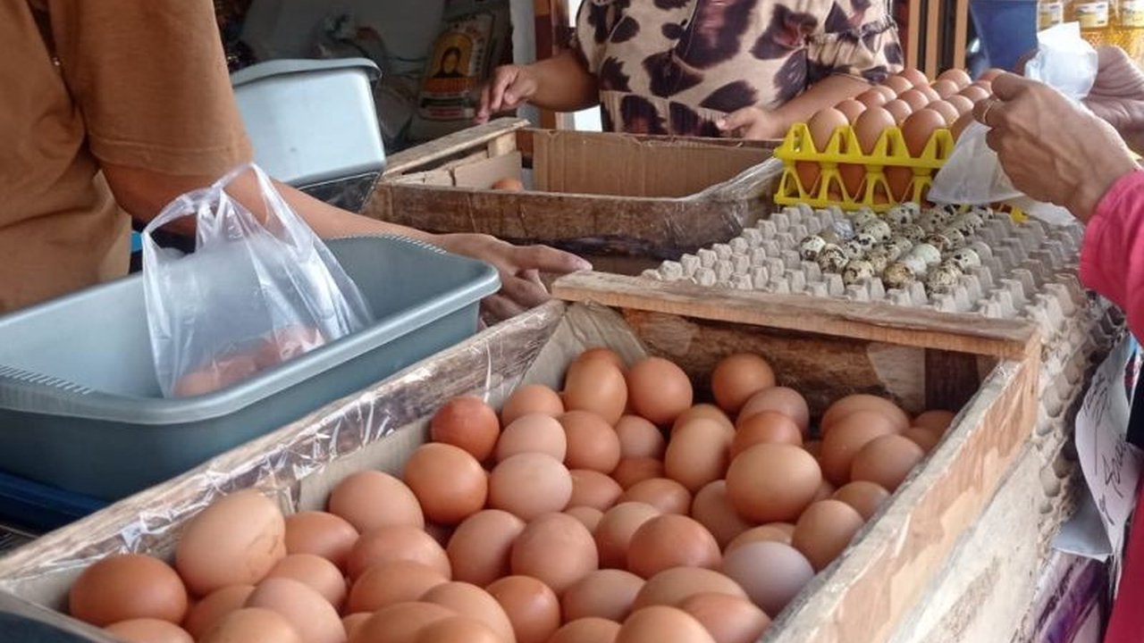 Dinas Ketahanan Pangan Lebak menjamin Ketersediaan Pangan Lebak tetap stabil dan aman menjelang Natal dan Tahun Baru, bahkan beberapa harga bahan pokok mengalami penurunan.