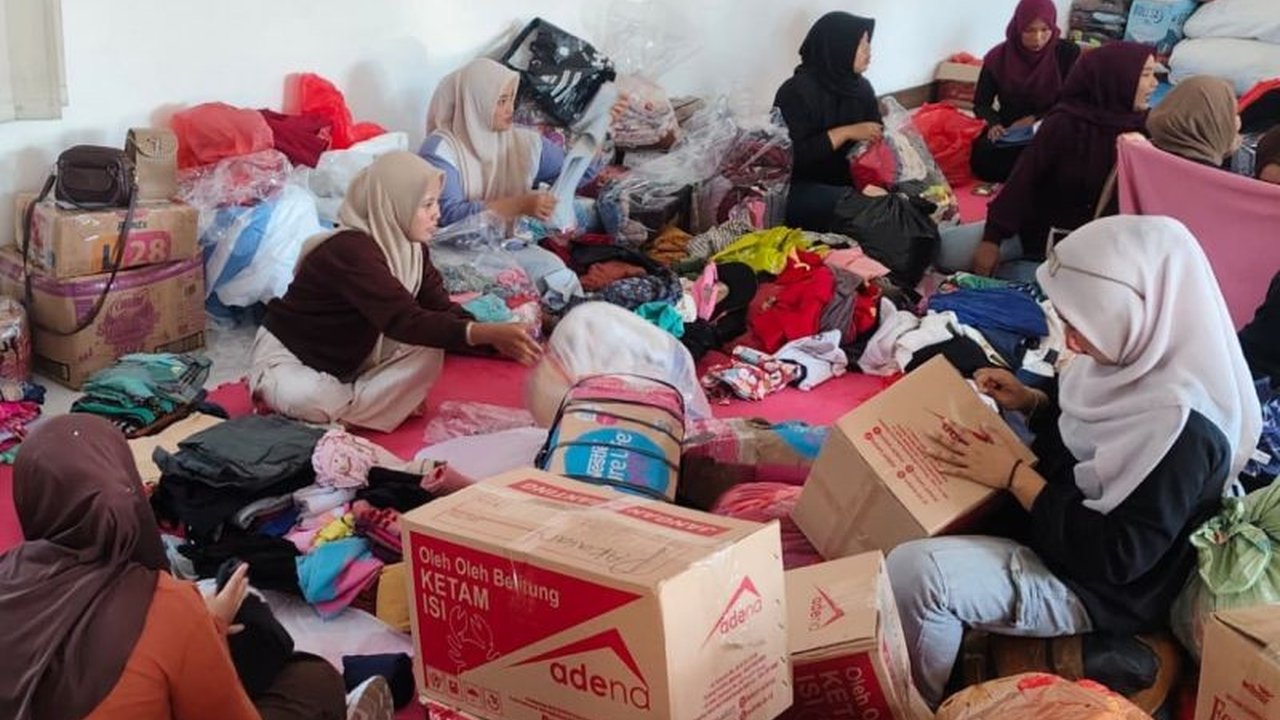 TP-PKK Babel bersama berbagai elemen masyarakat aktif galang bantuan logistik dan dana untuk korban banjir dan tanah longsor di Sumatera. Solidaritas ini wujud kepedulian masyarakat Babel.