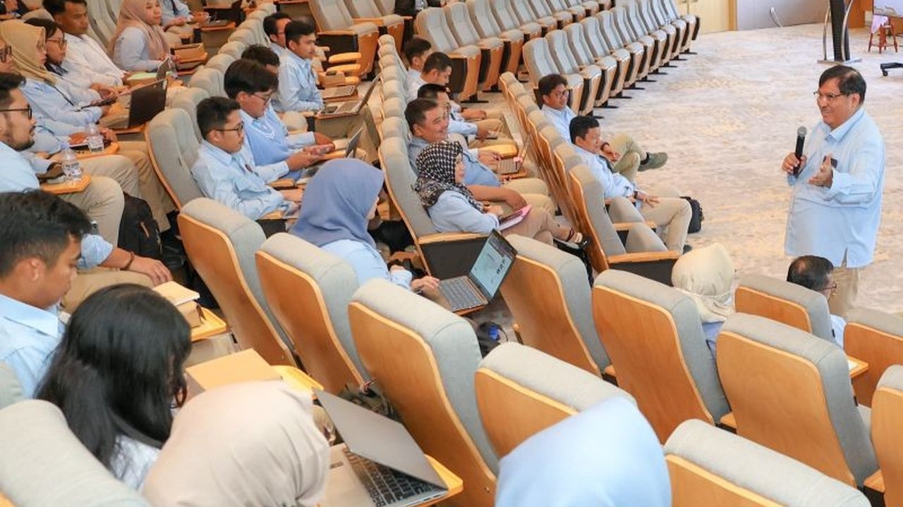 Otorita Ibu Kota Nusantara (IKN) menegaskan komitmennya dalam membangun fondasi kuat Transformasi Digital IKN demi layanan warga yang modern dan efisien, menjadikan IKN kota pintar berteknologi mutakhir.