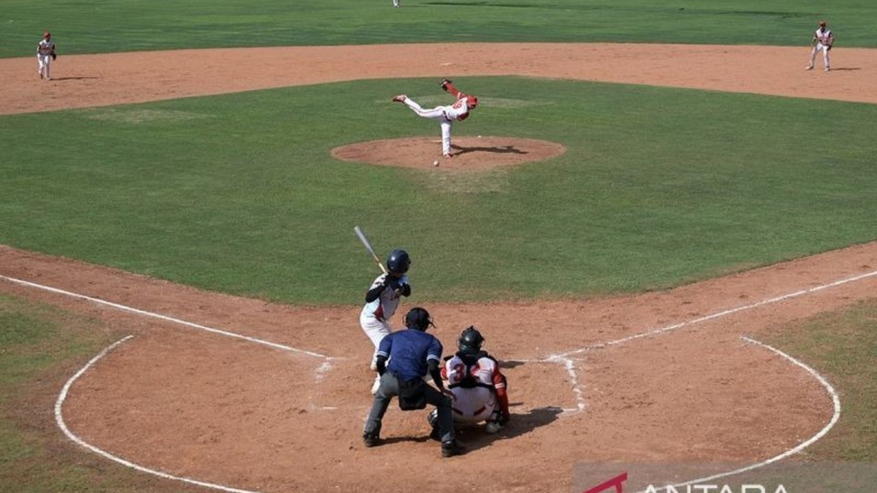 Timnas Bisbol5 Indonesia berhasil membawa pulang medali perak dari SEA Games 2025 Thailand, meskipun harus mengakui keunggulan tuan rumah di babak final, menandai pencapaian penting di ajang Bisbol5 SEA Games 2025.