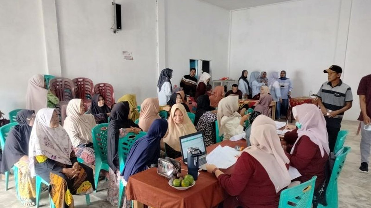 Perhimpunan Dokter Spesialis Penyakit Dalam Indonesia (PAPDI) Sumbar memberikan pengobatan gratis korban banjir di Pasaman Barat, menunjukkan kepedulian terhadap warga terdampak.