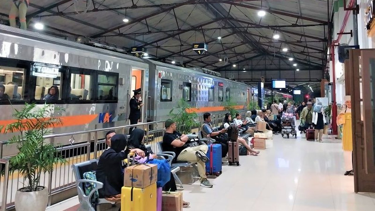 PT KAI Daop 7 Madiun menambah satu rangkaian KA Brantas Tambahan untuk mengakomodasi lonjakan penumpang selama masa angkutan Natal dan Tahun Baru 2026.