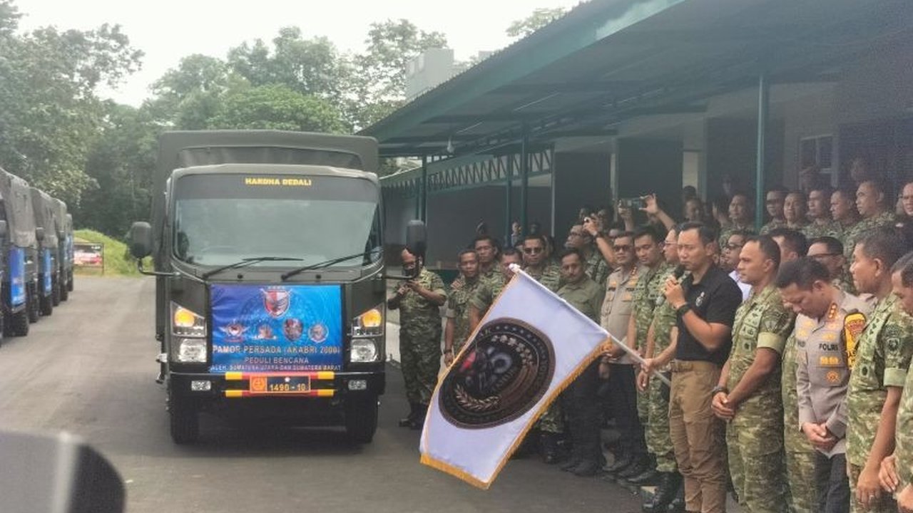 Menteri Koordinator Bidang Infrastruktur dan Pembangunan Kewilayahan AHY bersama Akabri 2000 kirim ribuan paket bantuan logistik ke korban bencana di Sumatera, tunjukkan kekompakan.
