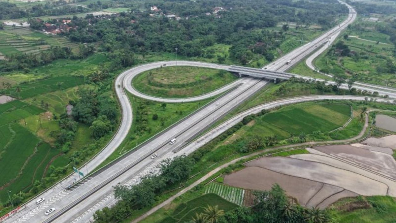 PT Trans Marga Jateng memastikan Tol Semarang-Solo siap sepenuhnya melayani lonjakan kendaraan saat libur Natal dan Tahun Baru, dengan infrastruktur dan petugas siaga 24 jam.
