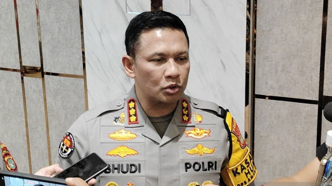 Polda Metro Jaya resmi menerima laporan dugaan ujaran kebencian YouTuber Resbob, Adimas Firdaus, terkait penghinaan terhadap masyarakat Sunda dan suporter Persib Bandung. Penyelidikan akan segera dilakukan.