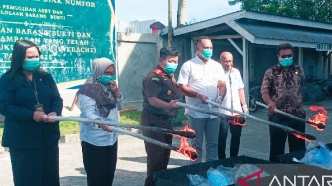 Kejaksaan Negeri Biak Numfor serius menindaklanjuti dugaan korupsi dana reses DPRK Supiori tahun 2022-2023 senilai Rp1 miliar, dengan memeriksa 13 saksi dan berkomitmen menuntaskan kasus.