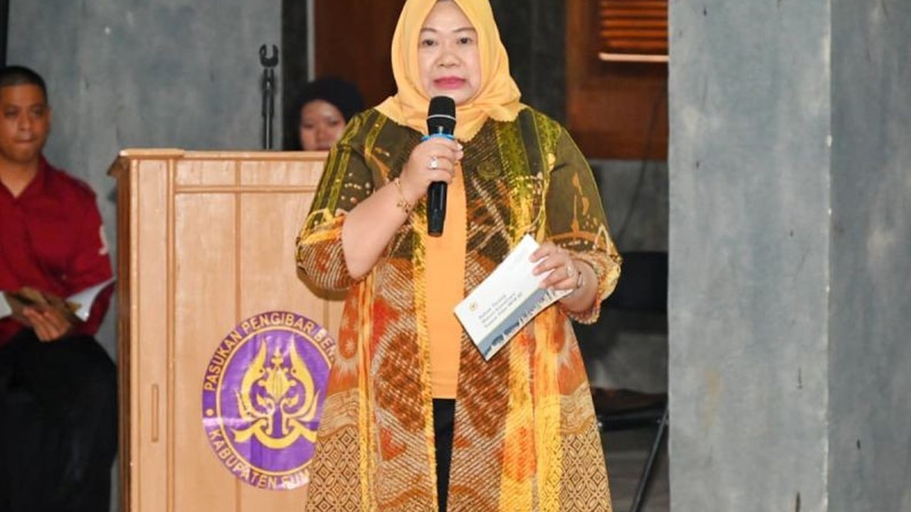 Pelaksana Tugas Sekretaris Jenderal MPR RI, Siti Fauziah, mendorong siswa Paskibra Kabupaten Sumedang untuk menghayati dan mengimplementasikan Sosialisasi Empat Pilar MPR demi persatuan bangsa. Mengapa hal ini sangat penting?