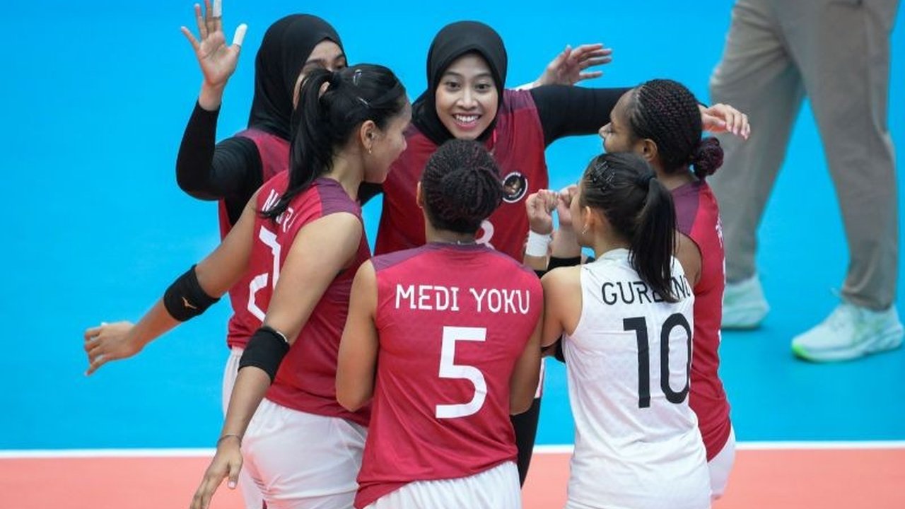 Timnas Voli Putri Indonesia harus mengakui keunggulan tuan rumah Thailand dengan skor 0-3 di semifinal SEA Games 2025, namun masih berpeluang meraih medali perunggu.