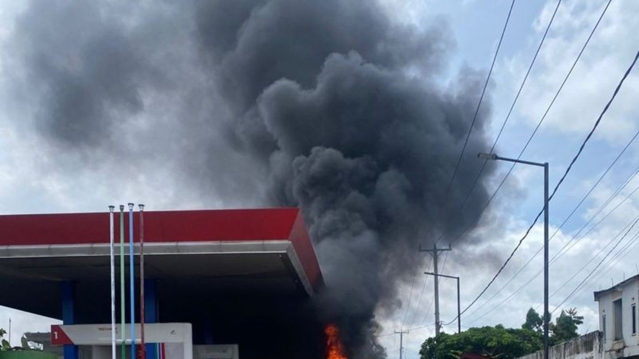 Pasca kebakaran SPBU di Bungo, Kapolda Jambi Irjen Pol Krisno H Siregar mendesak pengelola SPBU untuk perketat standar operasional guna mencegah insiden serupa dan bahaya laten penyalahgunaan BBM.