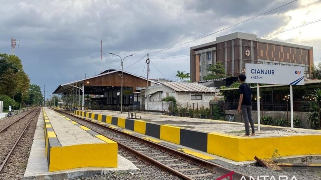 Pemerintah Kabupaten Cianjur bekerja sama dengan Asita dan PHRI meluncurkan berbagai Paket Wisata Cianjur menarik, menyambut operasional KA Jaka Lalana dan menargetkan jutaan wisatawan.