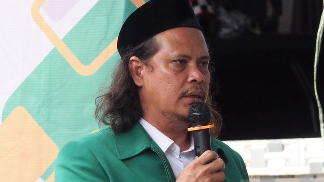 DPRD Kota Bogor mengumumkan alokasi APBD untuk bantuan biaya masuk SMP swasta sebesar Rp2 juta per siswa mulai 2026, solusi bagi yang tak tertampung di sekolah negeri. Program ini diharapkan meringankan beban orang tua dan mencegah putus sekolah.