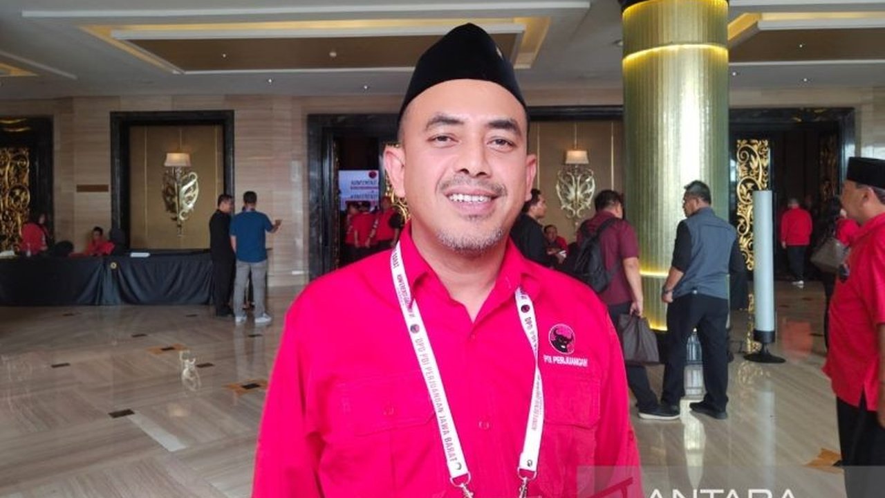 Anggota DPRD Jawa Barat mengingatkan Gubernur Dedi Mulyadi agar setiap kebijakan, termasuk terkait reboisasi dan penanaman teh, harus didasari kajian mendalam untuk menghindari masalah anggaran dan dampak sosial.