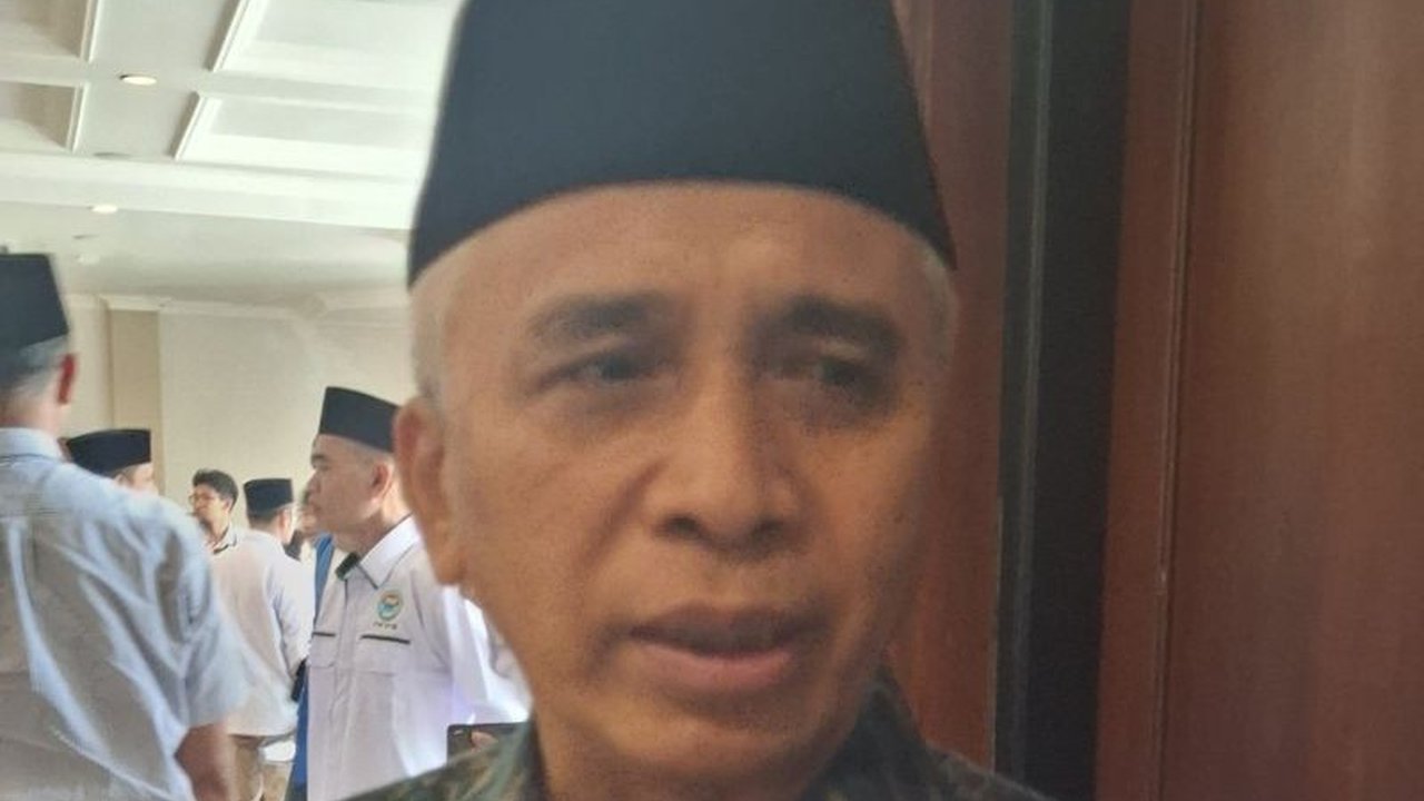 DPRD NTB mendesak Pemprov mengkaji ulang kebijakan mutasi PPPK yang berdampak pada ribuan guru. Komisi V DPRD menyoroti potensi hilangnya hak dan tekanan psikologis akibat ketidaksesuaian data.