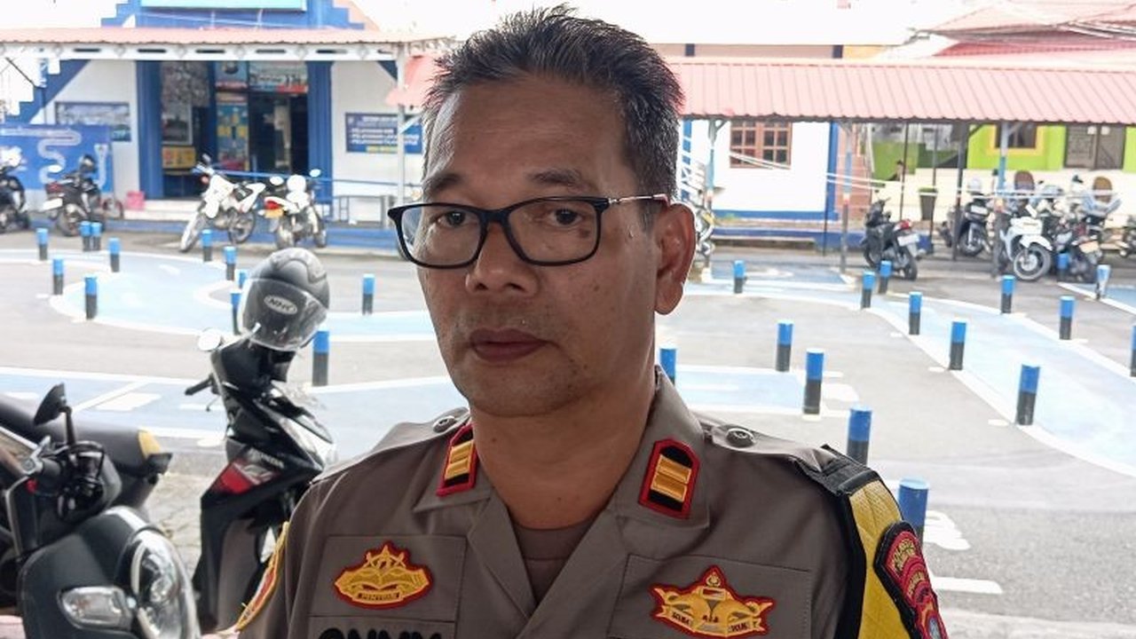 Seorang oknum ASN Tanjungpinang berinisial IR (47) telah ditetapkan sebagai tersangka kasus penganiayaan anak tirinya yang berusia 10 tahun, terungkap setelah ayah kandung korban melihat lebam.