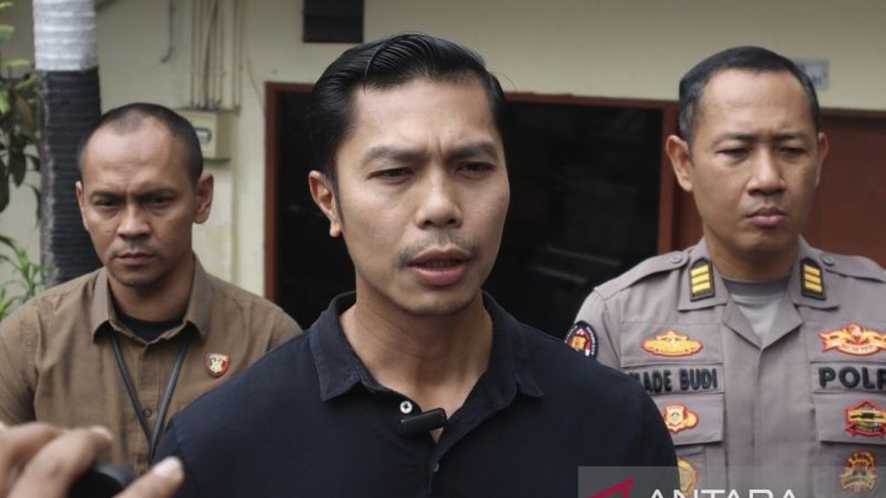 Dua penagih utang Depok ditangkap polisi setelah melakukan penganiayaan dan perampasan STNK serta kunci mobil milik seorang warga di Depok. Simak kronologi lengkapnya!