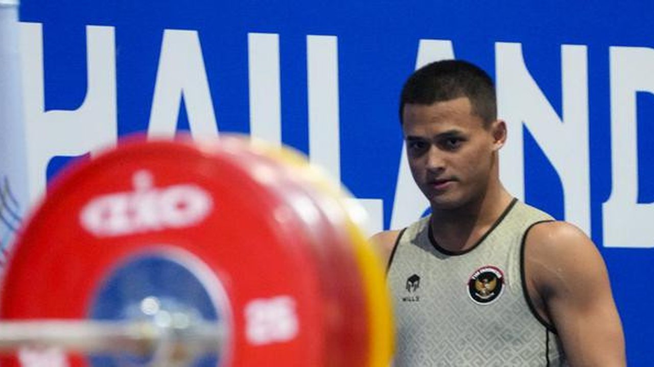 Rizki Juniansyah saat meraih medali emas di ajang SEA Games 2025. (NOC Indonesia)