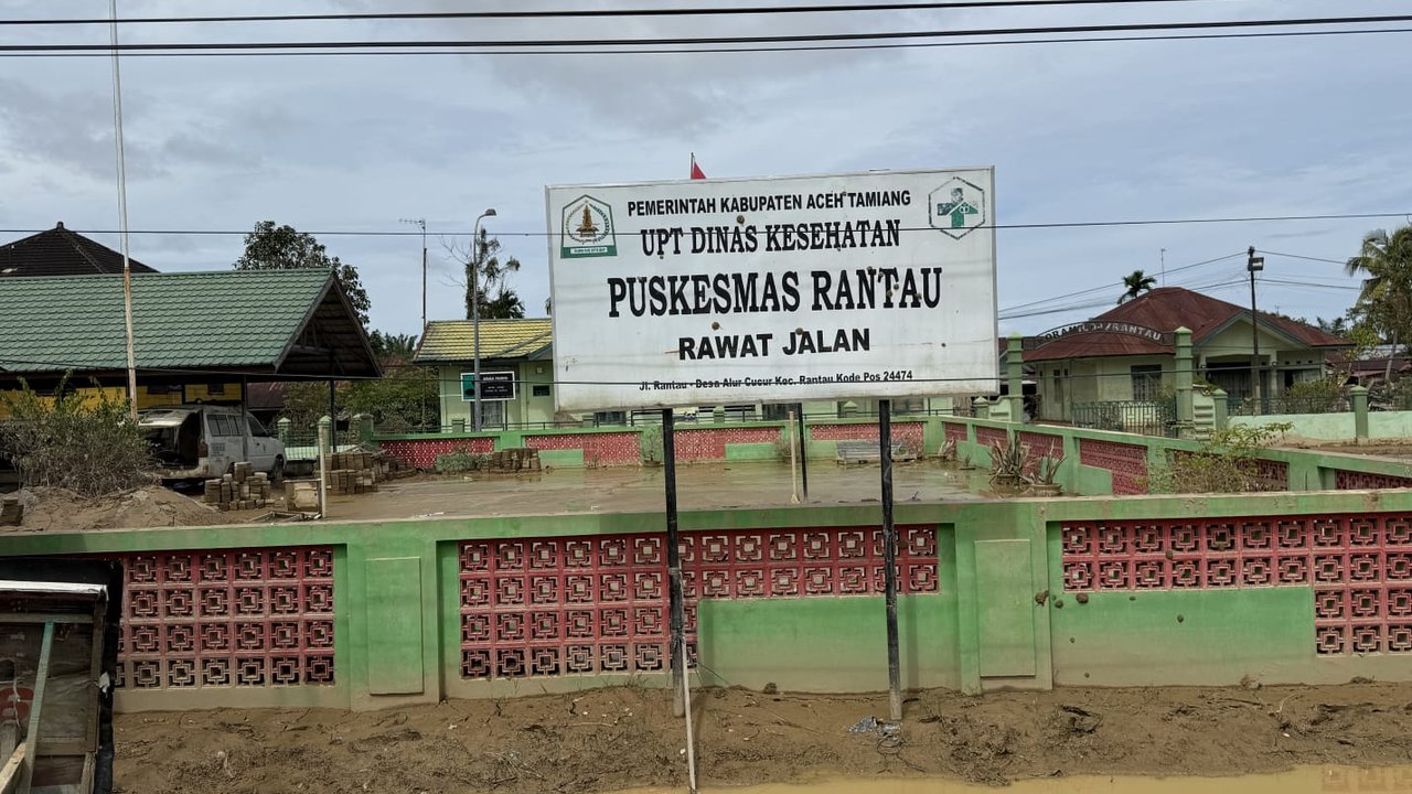 Pulihkan Layanan Kesehatan Masyarakat Aceh Tamiang, Pertamina Turun Tangan Bersihkan Puskesmas Rantau