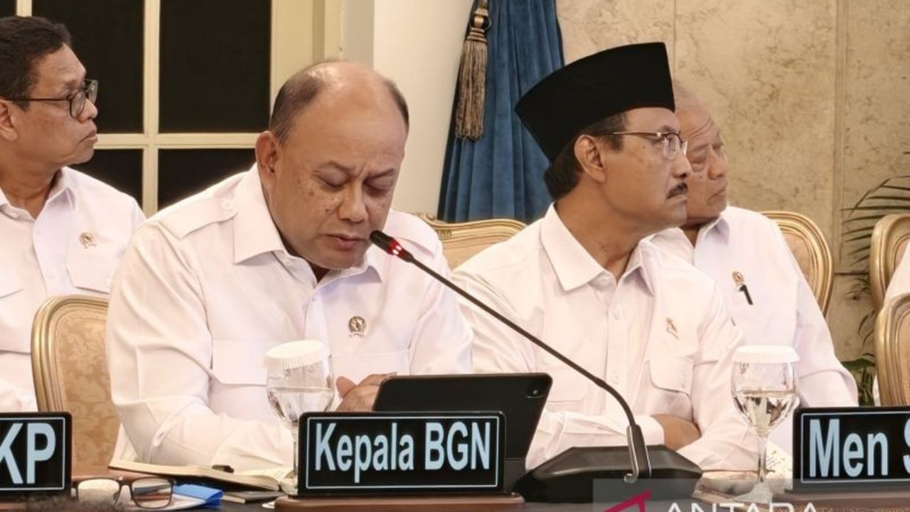 Kepala Badan Gizi Nasional (BGN) Dadan Hindayana melaporkan insiden kecelakaan mobil MBG yang menabrak siswa SD di Jakarta Utara kepada Presiden Prabowo Subianto, menimbulkan pertanyaan tentang standar operasional pengiriman.