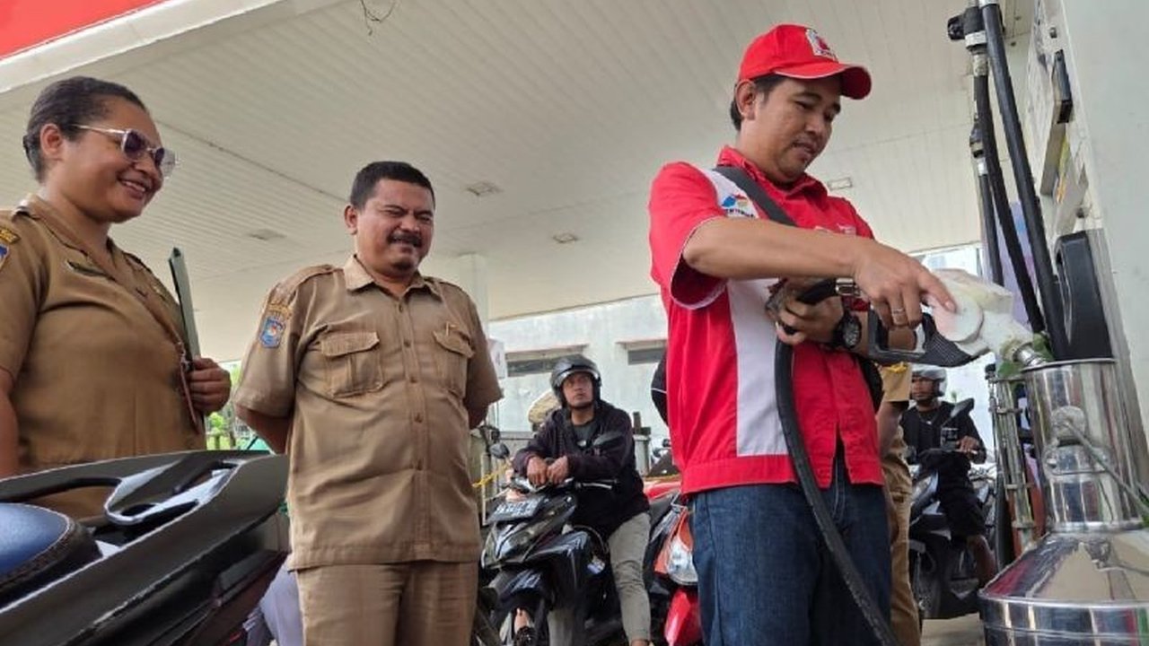 Pemerintah Provinsi Papua gencar lakukan Pengawasan Takaran BBM di SPBU jelang Natal 2025 dan Tahun Baru 2026. Langkah ini untuk memastikan kenyamanan masyarakat dan ketersediaan pasokan.