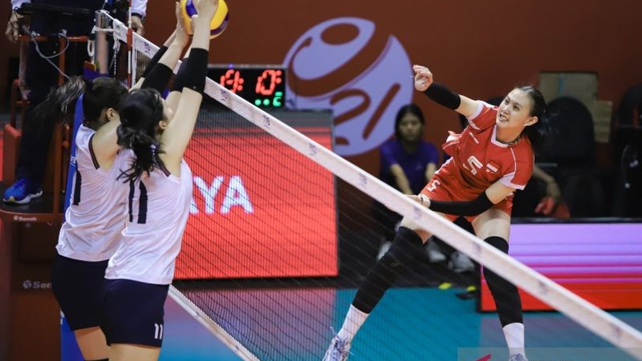 Atlet voli putri Indonesia, Syelomitha Afrealiza Wongkar, berbagi pengalaman berharga dan pelajaran penting dari debutnya di SEA Games 2025 Thailand, meraih medali perunggu.