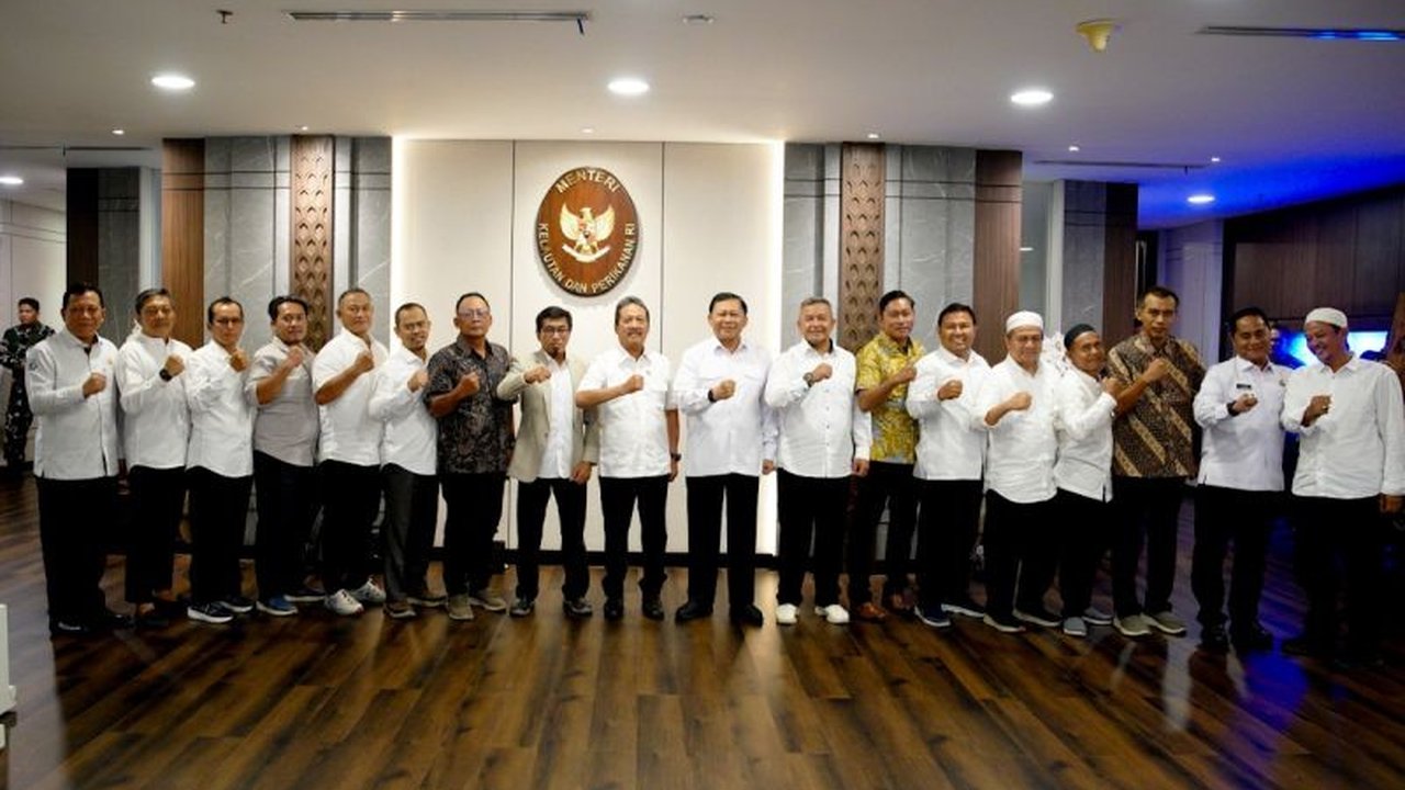 Menteri Kelautan dan Perikanan Sakti Wahyu Trenggono menegaskan Kebijakan Kesejahteraan Nelayan adalah fokus utama KKP untuk melindungi dan meningkatkan taraf hidup para nelayan di Indonesia. Simak bagaimana pemerintah berupaya mewujudkan hal ini.