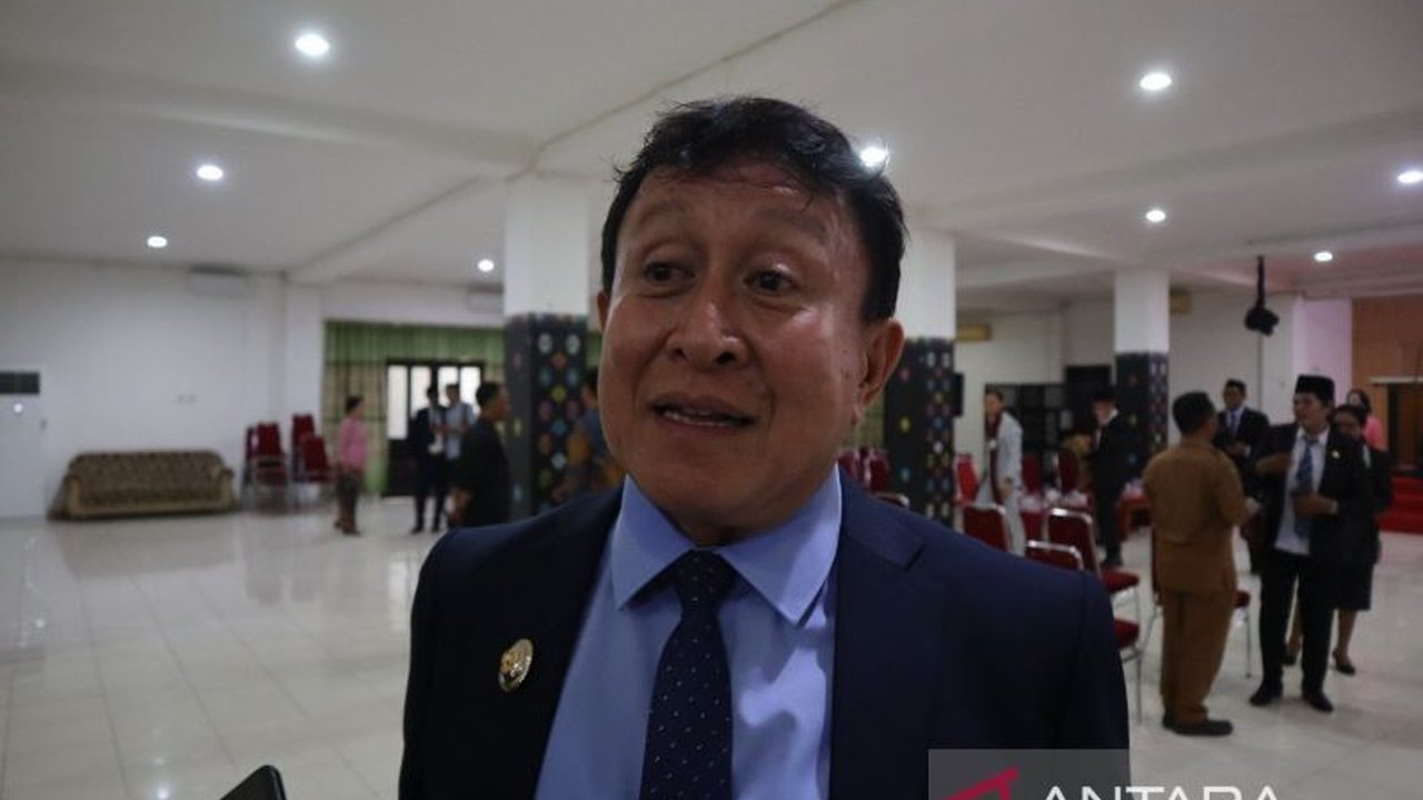 Wakil Bupati Manggarai Barat, Yulianus Weng, mendorong Koperasi Desa (Kopdes) Merah Putih Mabar untuk aktif mendukung Program Makan Bergizi Gratis (MBG), membuka peluang ekonomi lokal dan kemandirian pangan di daerah tersebut.