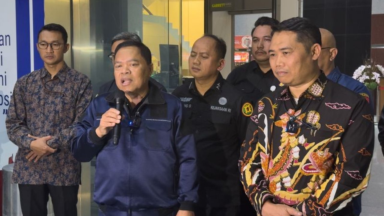 Kejaksaan Agung (Kejagung) berkomitmen penuh terhadap transparansi penanganan kasus operasi tangkap tangan (OTT) Komisi Pemberantasan Korupsi (KPK) di Banten yang melibatkan seorang jaksa.