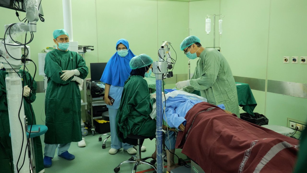 <p>Kementerian Sosial (Kemensos) gelar program Operasi Katarak Gratis bagi Lansia Tidak Mampu. (Ist)</p>