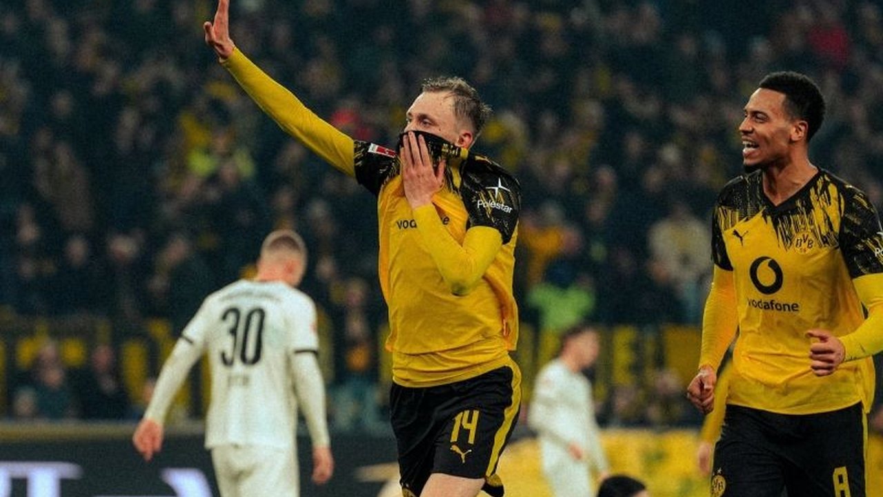 Borussia Dortmund berhasil meraih tiga poin penting di kandang setelah menundukkan Moenchengladbach 2-0 pada lanjutan Liga Jerman. Performa solid bek Timnas Indonesia, Kevin Diks, turut menjadi sorotan.