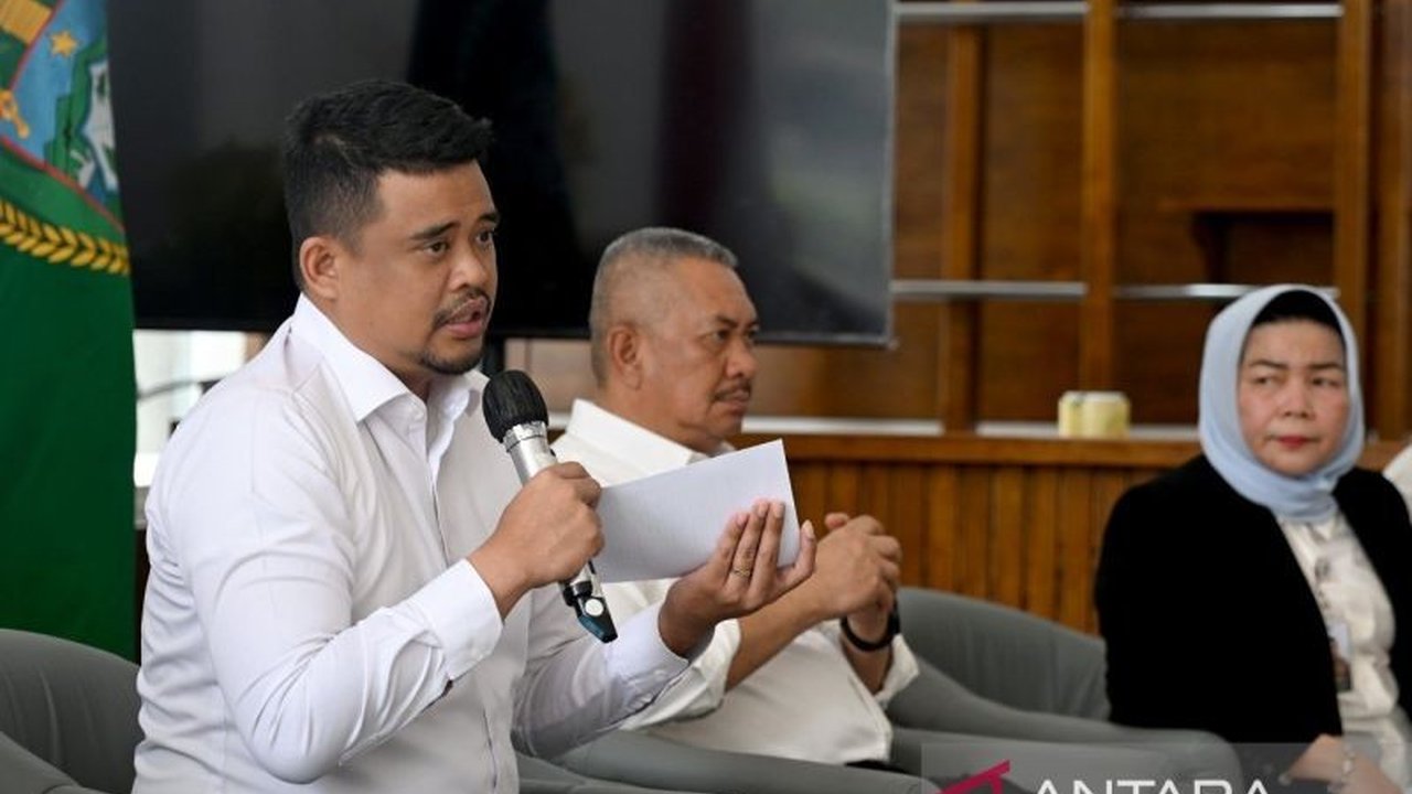 Gubernur Sumut Bobby Nasution memastikan 30 ton Bantuan Beras UEA akan disalurkan kepada korban bencana melalui Muhammadiyah, menegaskan komitmen kemanusiaan.