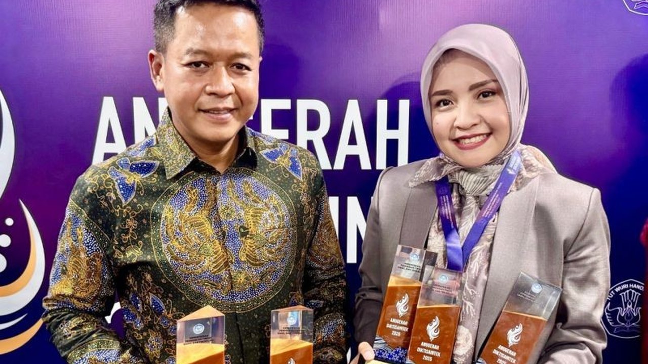 Universitas Sumatera Utara (USU) berhasil meraih enam penghargaan prestisius di ajang Anugerah Diktisaintek 2025, menegaskan komitmennya dalam memperkuat layanan publik dan komunikasi institusi.