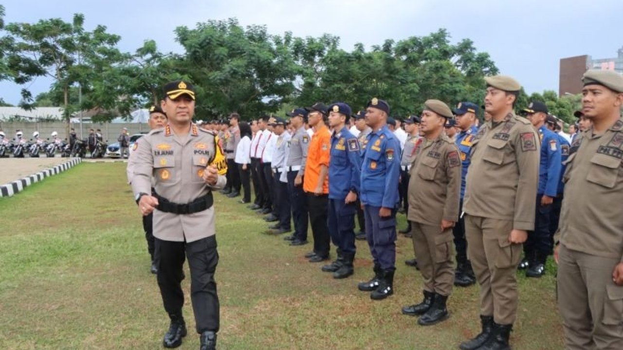 Polres Metro Tangerang Kota mengerahkan ratusan personel gabungan untuk Pengamanan Nataru Tangerang, dengan fokus utama pada 156 tempat ibadah dan titik strategis lainnya guna menjamin keamanan dan kelancaran libur akhir tahun.