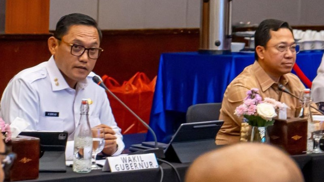 Pemprov Kaltim gencarkan upaya Stabilisasi Harga Kaltim jelang Nataru. Sinergi lintas sektor diperkuat untuk kendalikan inflasi, jaga pasokan, dan dorong ekonomi daerah. Bagaimana strategi lengkapnya?