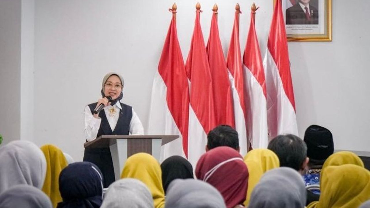 Penasihat DWP Kemenko PM, Rustini Muhaimin, menekankan strategisnya peran RW dalam pengelolaan sampah untuk mengatasi persoalan lingkungan, kesehatan, dan keberlanjutan.