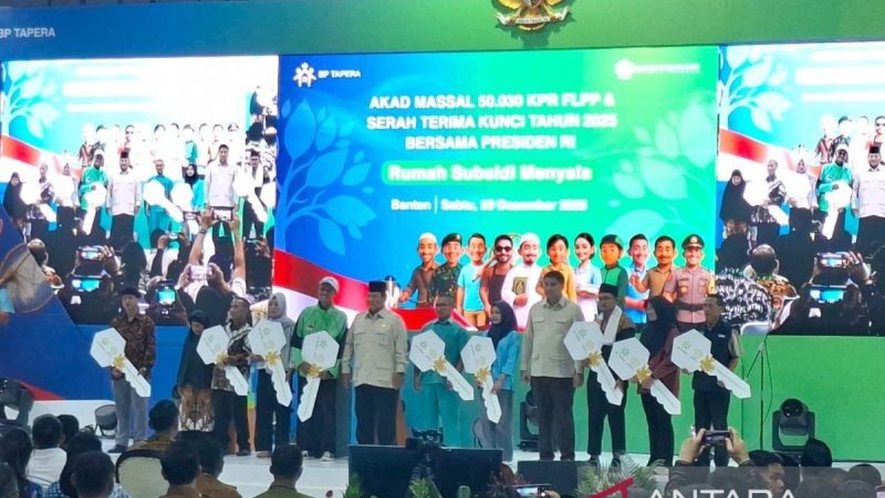 BP Tapera kembali gelar Akad Massal FLPP 50.030 unit, menegaskan dampak positifnya terhadap peningkatan penyaluran rumah subsidi bagi masyarakat berpenghasilan rendah.