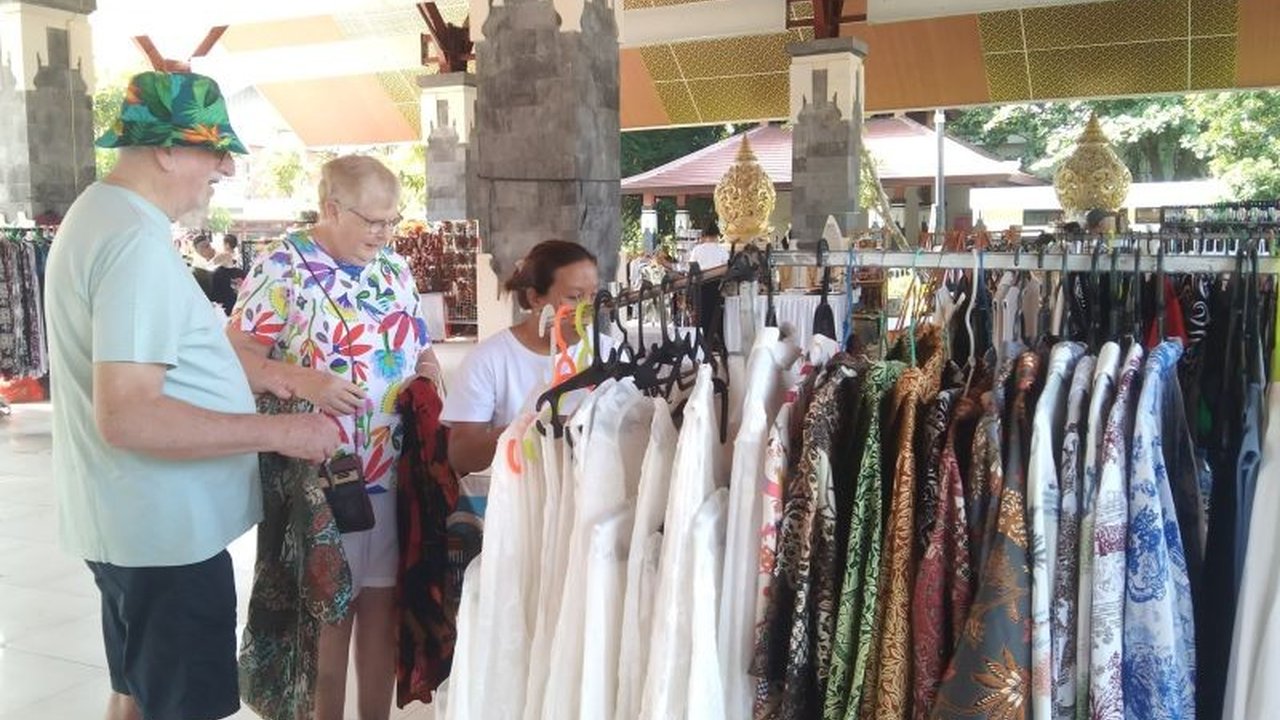 Perhimpunan Hotel dan Restoran Indonesia (PHRI) Badung memprediksi puncak libur Nataru Bali akan terjadi setelah 20 Desember 2025, dengan tingkat hunian hotel diproyeksikan mencapai 97 persen.