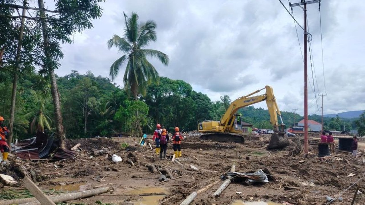 BPBD Agam melaporkan 72 korban bencana hidrometeorologi Agam masih belum ditemukan pasca banjir bandang dan tanah longsor yang melanda daerah itu, memicu pencarian intensif oleh tim gabungan.