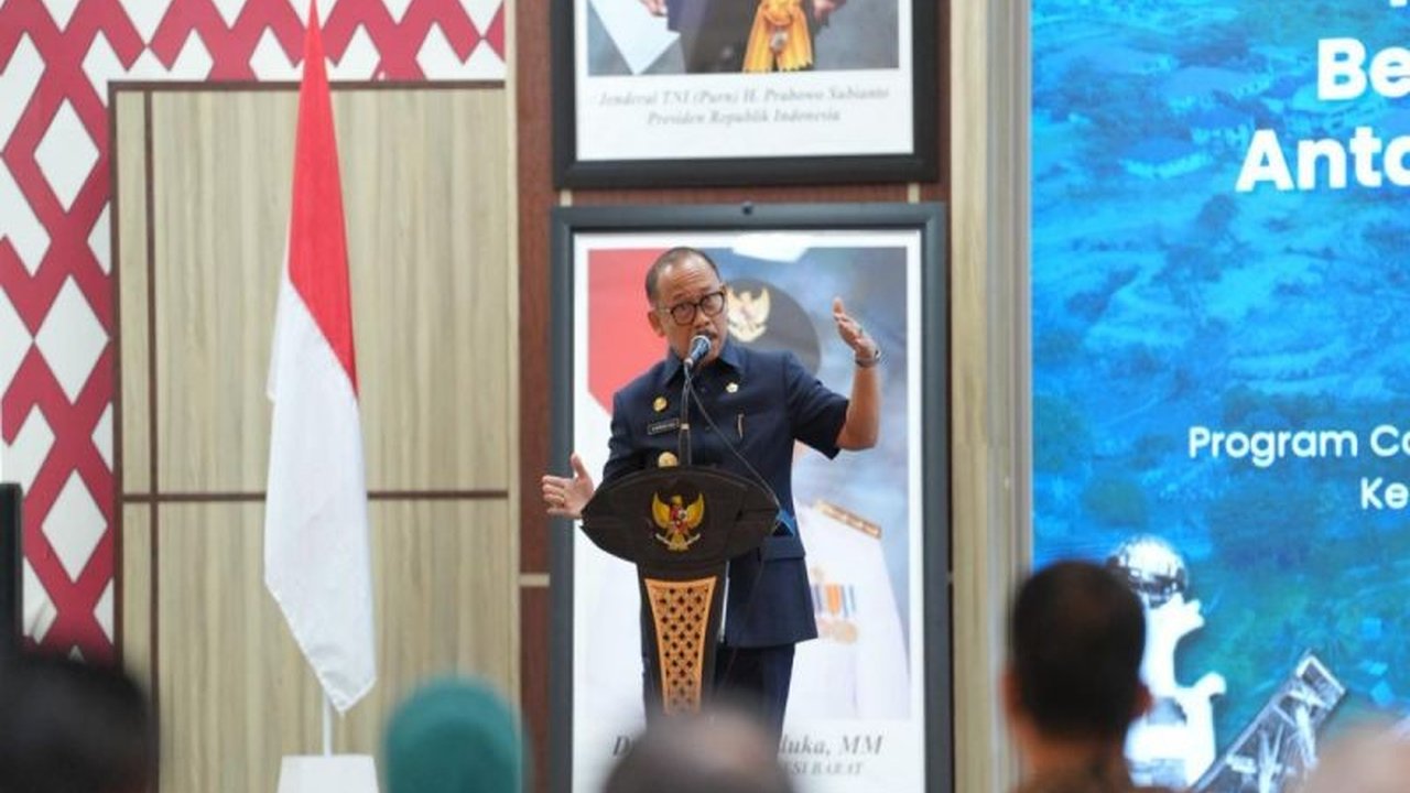 Hasil survei Indikator Politik Indonesia menunjukkan kinerja Pemprov Sulbar berada di kategori baik, namun Gubernur Suhardi Duka menegaskan Survei Kinerja Pemprov Sulbar ini menjadi tantangan bagi OPD untuk perbaiki isu jalan rusak dan harga pokok.