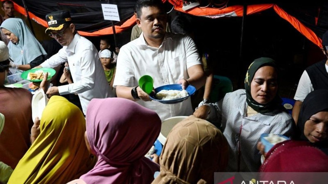 Gubernur Sumut Bobby Nasution menunjukkan kepedulian mendalam dengan melayani langsung pengungsi terdampak bencana di Tapanuli Selatan hingga dini hari, memastikan kebutuhan mereka terpenuhi dan proses pemulihan berjalan optimal.